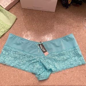 Coobie intimates panties, sz L. New with tags.